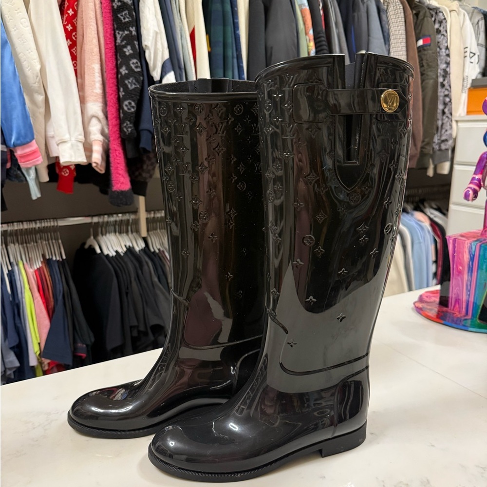 Louis Vuitton Monogram Glossy Black Winter Rain Boots Size 37 / 7 Women’s